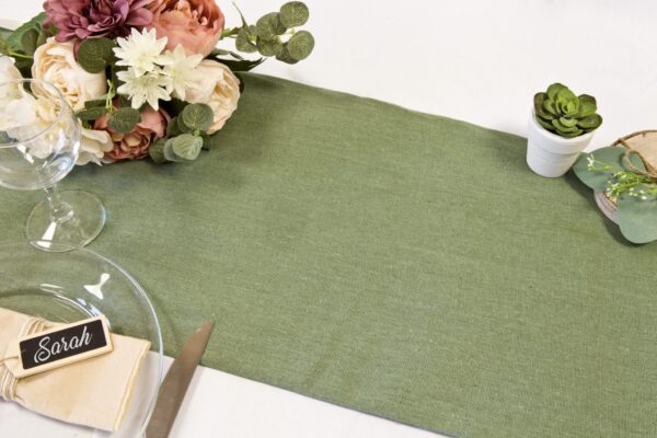 Chemin de table vert eucalyptus