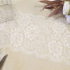 chemin de table dentelle motif pivoine