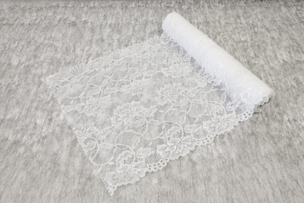 Chemin de table - Dentelle avec Roses