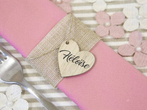 marque place coeur en bois naturel