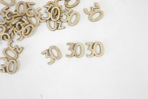 confettis de table anniversaire bois chiffre 30
