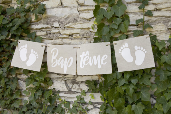 guirlande baptême petits pieds en tissu