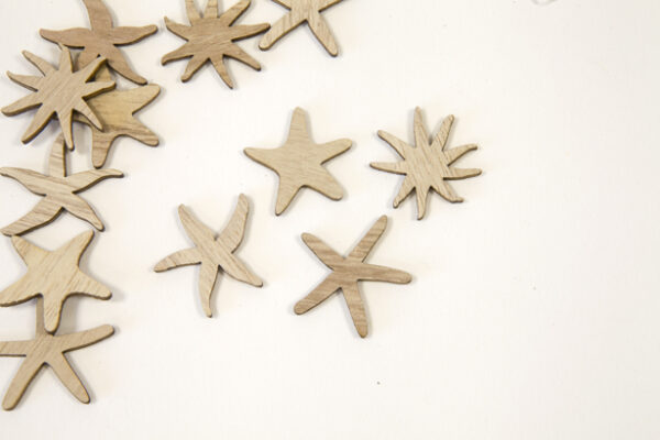 confettis de table en bois naturel forme étoile de mer
