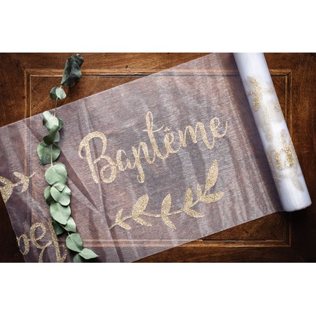 Déco baptême blanc et or chemin de table