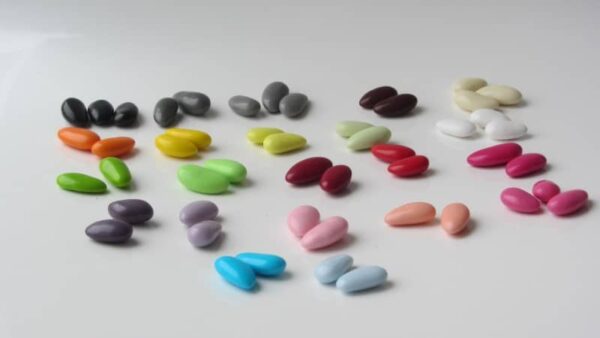dragées amande de couleur