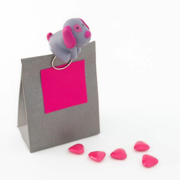 Clip Bill le chien rose et gris