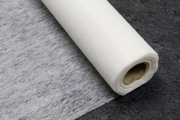 chemin de table blanc intisse