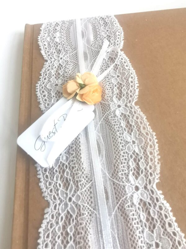 Livre d'or Kraft et dentelle