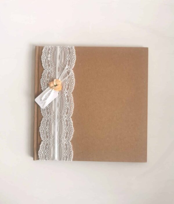 Livre d'or Kraft et dentelle