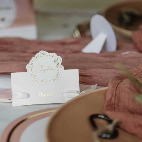 Marque place bapteme blanc et or