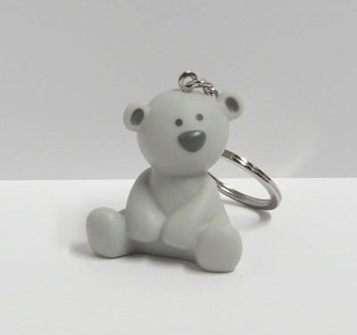 PORTE CLES OURSON GRIS DRAGEES BAPTEME NAISSANCE