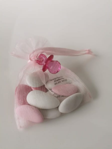 Pendentif tétine fuchsia