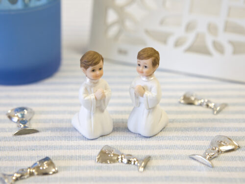 sujet communion garçon agenouillé