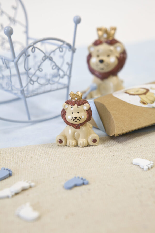 sujet lion avec couronne ivoire et bordeaux