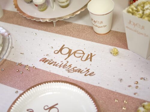 sur chemin de table rose gold