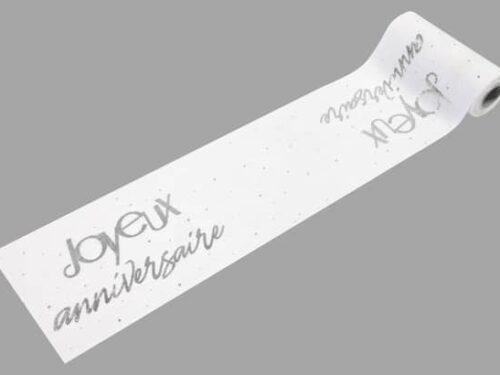 sur chemin de table argent