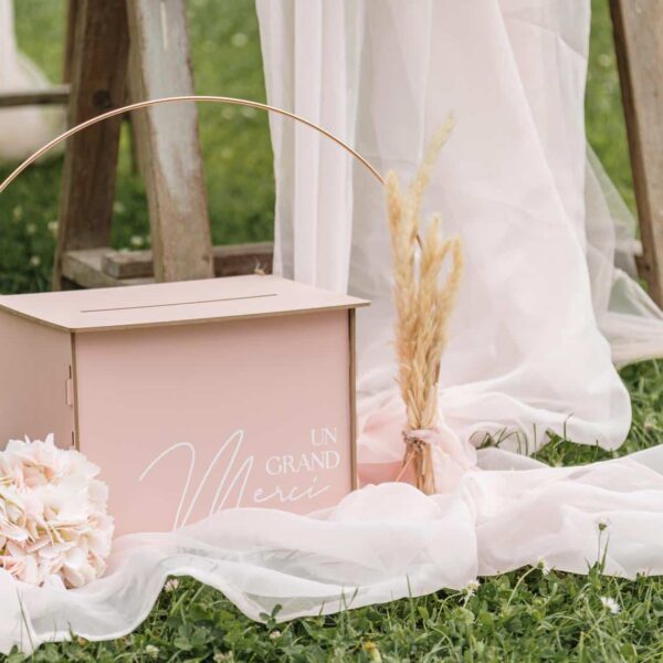 Urne en bois rose et blanc