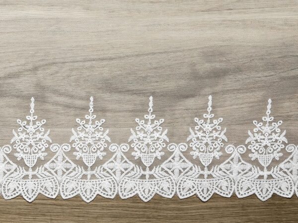 Chemin de table- Bouquet floral en dentelle