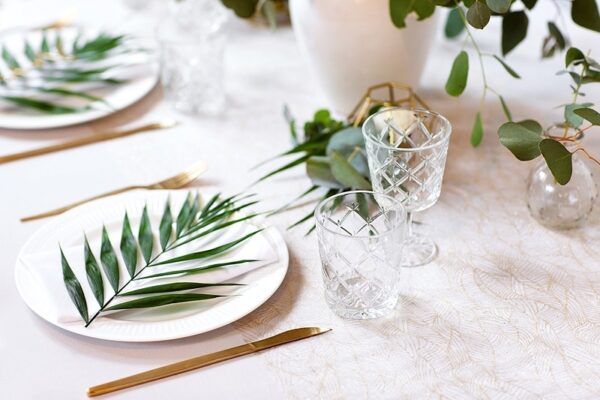 chemin de table feuillage or