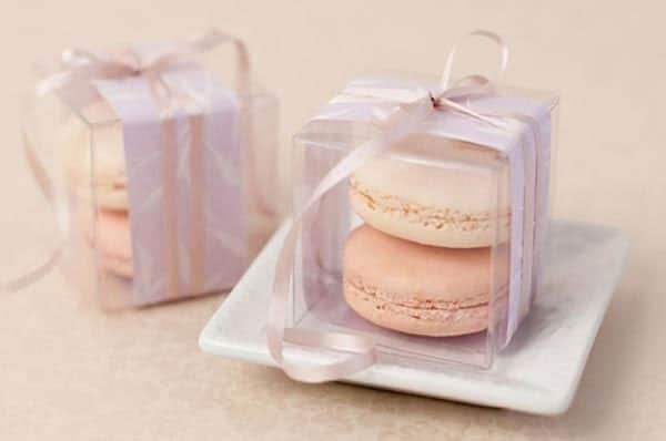 boite-cadeau invite-macaron