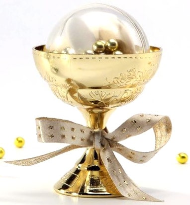 Calice or dragees communion