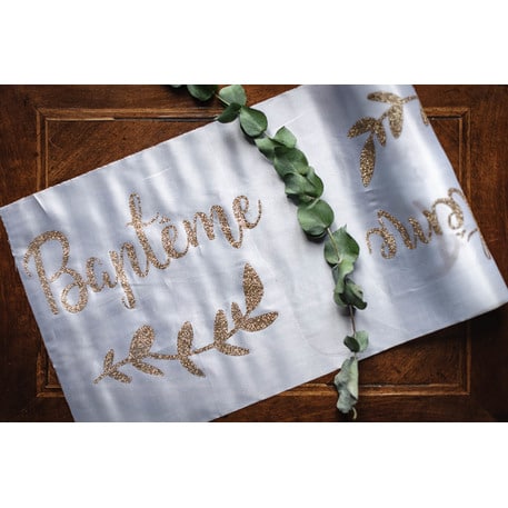 chemin de table bapteme satin blanc et or