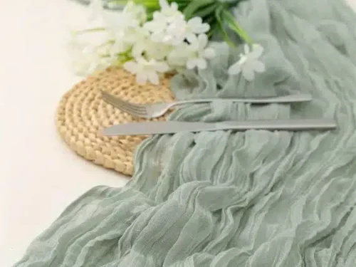 chemin_de_table_mariage_vert_sauge_cheesecloth gaz de coton chemin_de_table_mariage_vert_sauge_cheesecloth gaz de coton