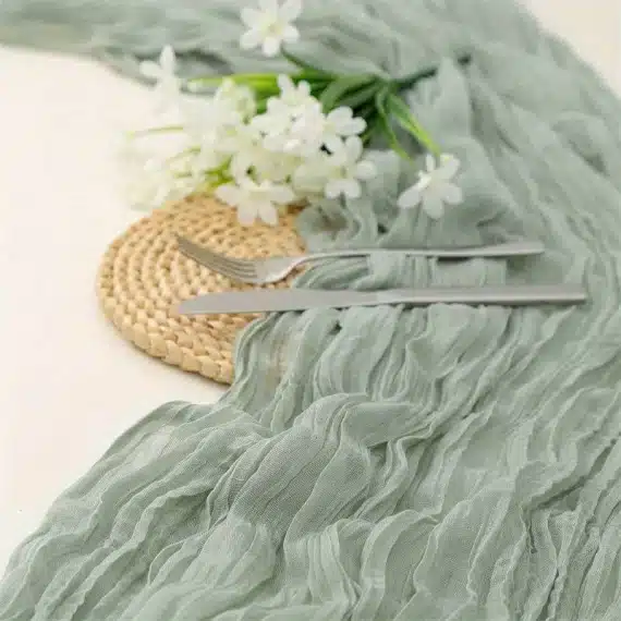 chemin_de_table_mariage_vert_sauge_cheesecloth gaz de coton