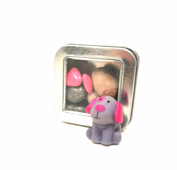 chien aimanté gris et rose fuchsia