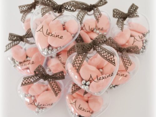 Contenant à dragées plexi . coeur plexi dragées