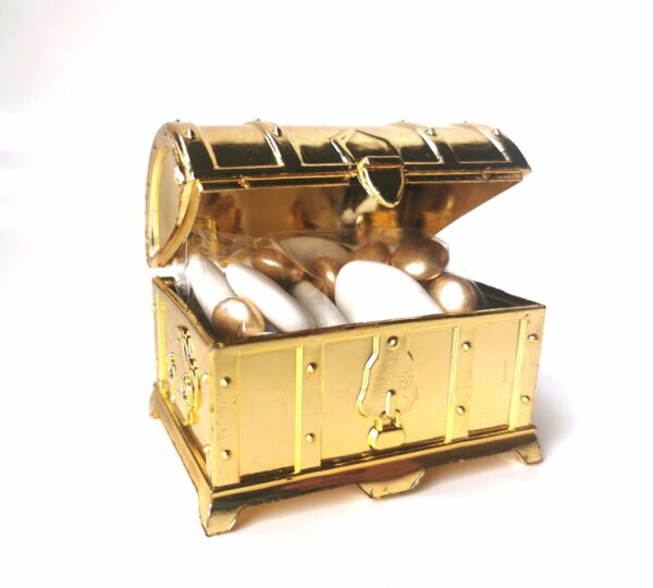 coffre doré contenant dragees