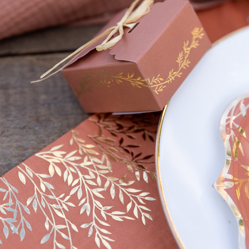 contenant dragées terracotta et or