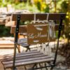 les-pancartes-kraft-boheme-maries Decoration chaise mariés bohème le marié