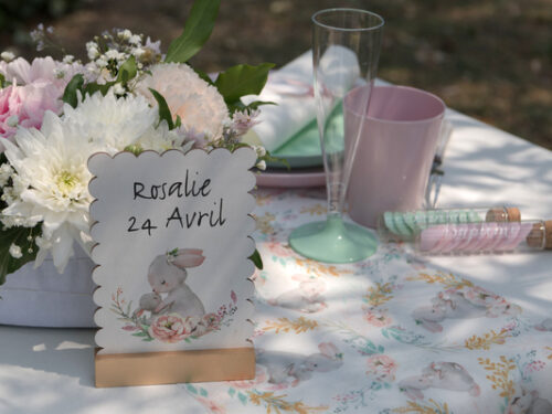 marque table lapin et fleur