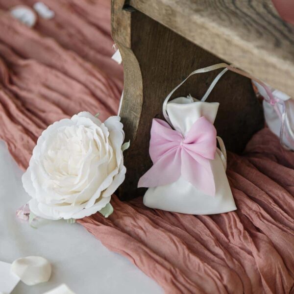 pochon satin noeud rose