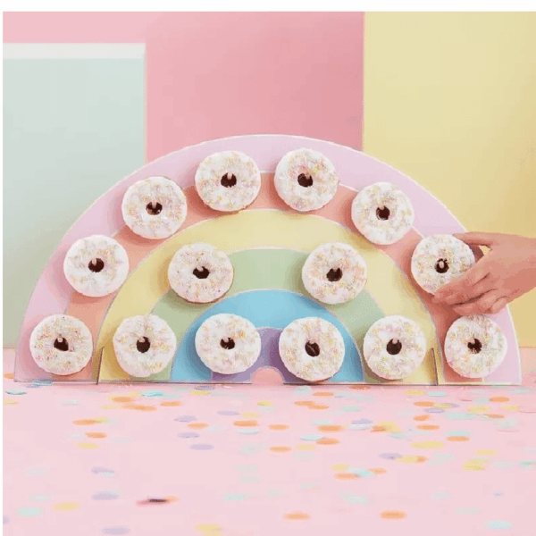 présentoir à donuts arc en ciel