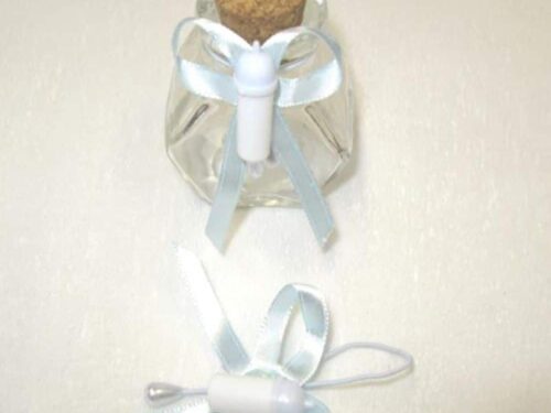 mini biberon attache