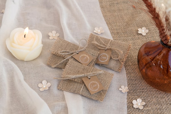 Sac à dragées jute et étiquette "Love" - Lot de 4