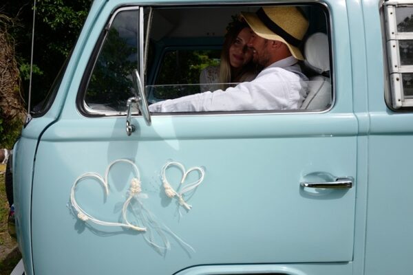 Déco de voiture double cœur perlé - Ivoire