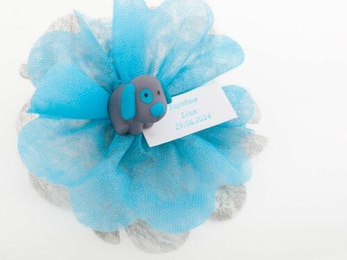 Clip chien turquoise dragées baptême
